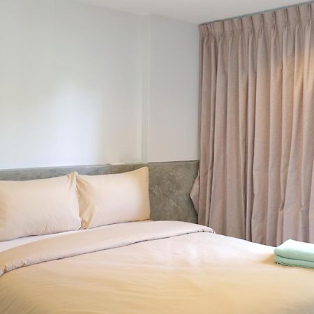 Y House Patong Hostel Bagian luar foto
