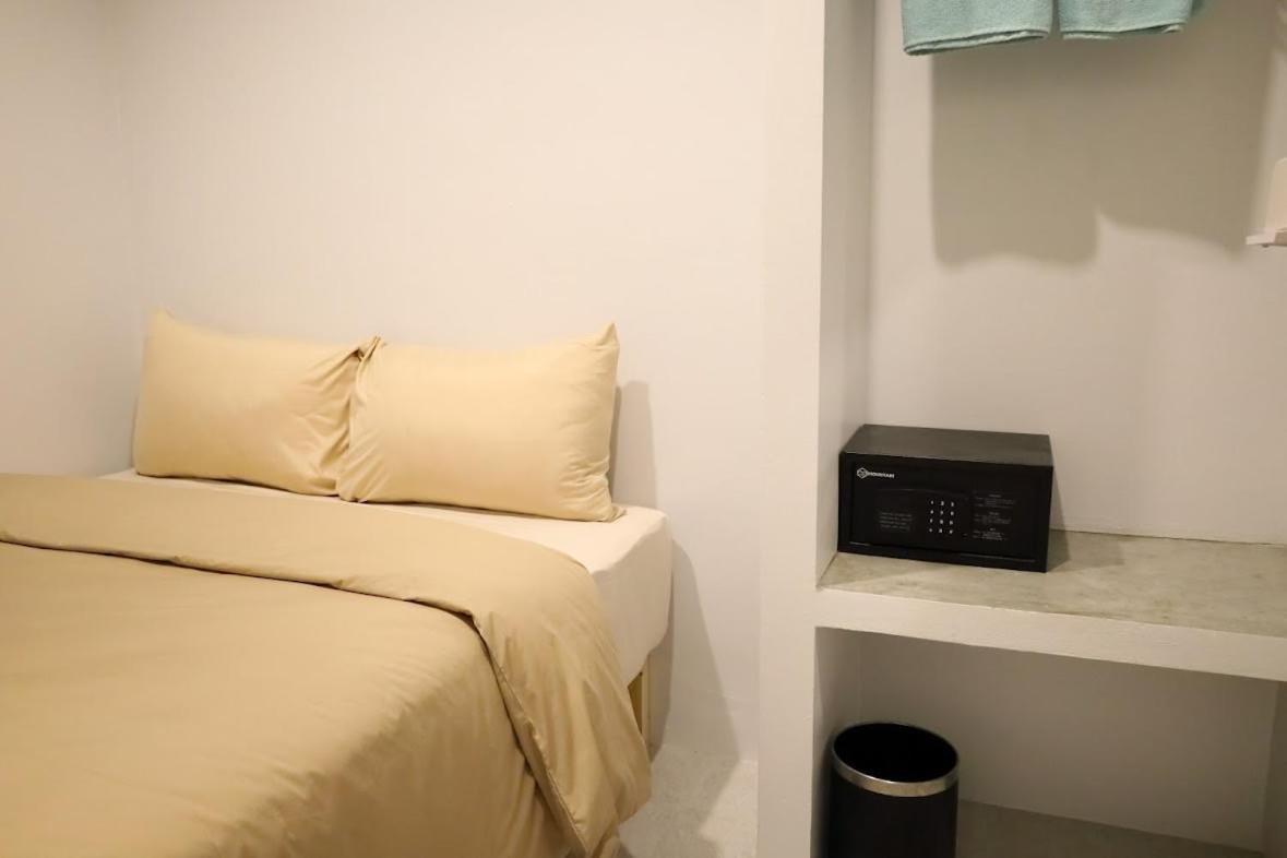Y House Patong Hostel Bagian luar foto