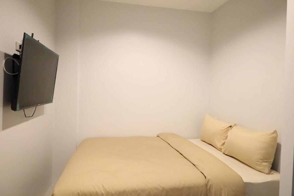 Y House Patong Hostel Bagian luar foto