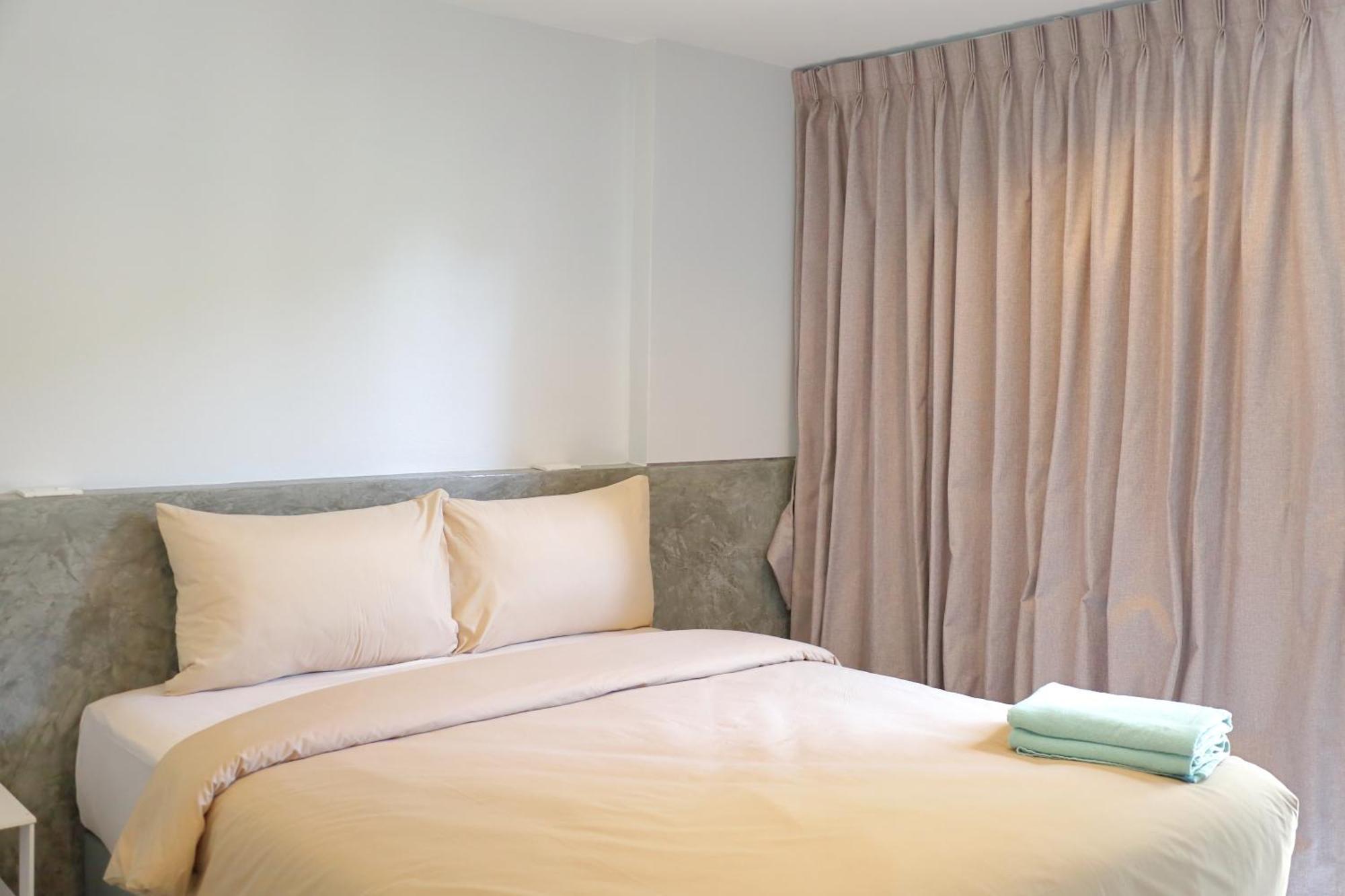 Y House Patong Hostel Bagian luar foto