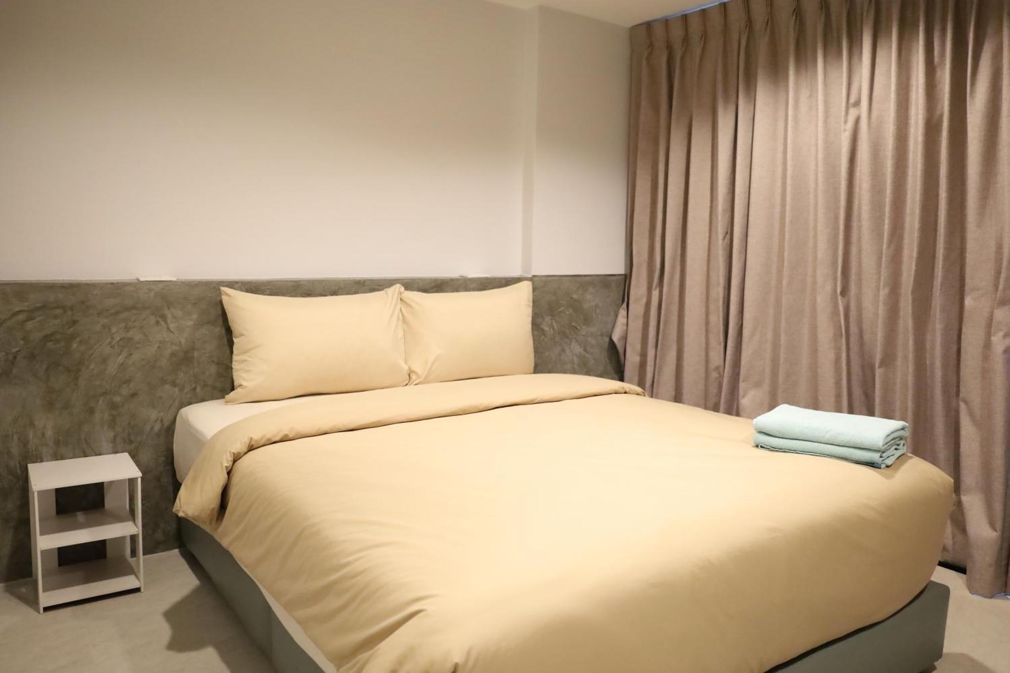 Y House Patong Hostel Bagian luar foto